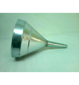 Χωνί μεταλλικό-γαλβανιζέ με διάμετρο από 14 εκατοστά μέχρι 18 εκατοστά.