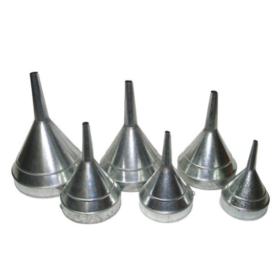 Χωνί μεταλλικό-γαλβανιζέ με διάμετρο από 20 εκατοστά μέχρι 25 εκατοστά.