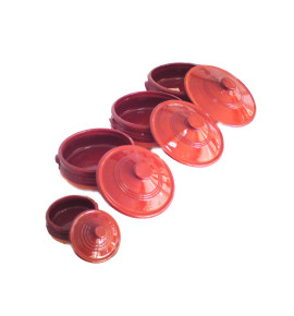 Γιουβέτσι πήλινο γυαλωμένο εσωτερικά και εξωτερικά, διαθέσιμο σε ατομικό μέγεθος καθώς και τρία μεγαλύτερα μεγέθη διαμέτρου 25, 30 και 35 εκ.